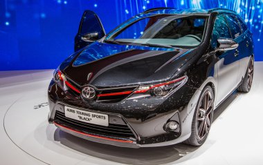 83 Cenevre motorshow 2013 - mitsubishi auris