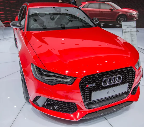 83º geneva motorshow 2013 - audi rs6 avant — Fotografia de Stock