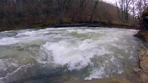 Vista al río — Vídeo de stock