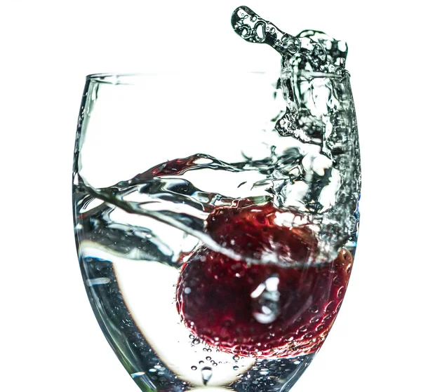 Himbeere und Weinglas — Stockfoto