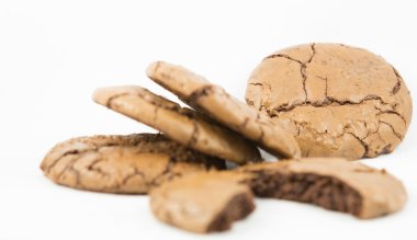 Çikolata parçacıklı kurabiye.