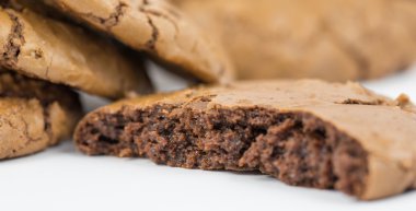 Çikolata parçacıklı kurabiye.