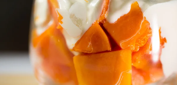 Papaya con yogurt — Foto Stock