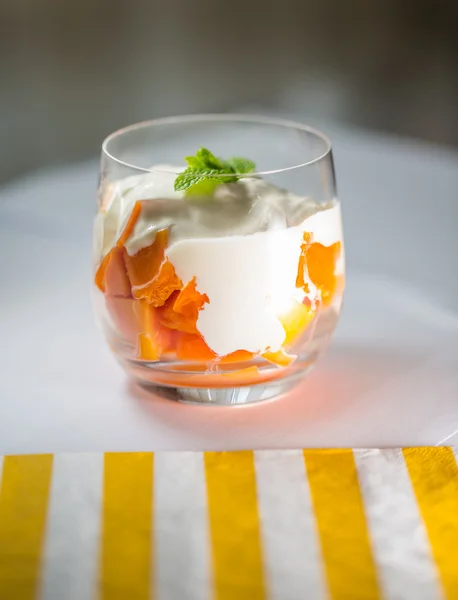 Papaya con yogurt — Foto Stock