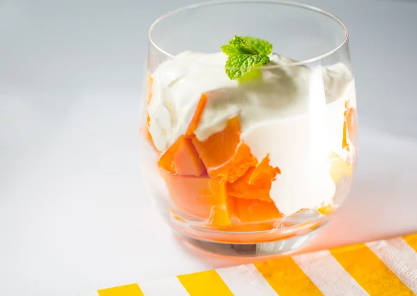 Papaya con yogurt — Foto Stock