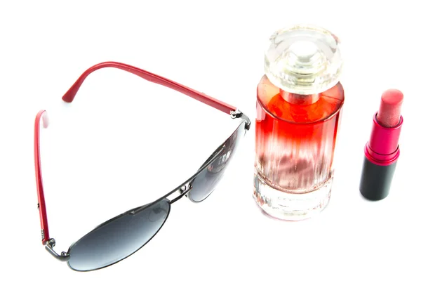 Gafas de sol, lápiz labial y perfume —  Fotos de Stock