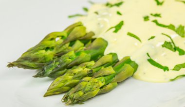 kuşkonmaz ve hollandaise soslu