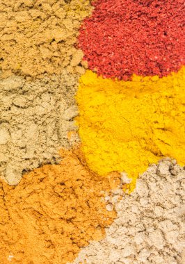 çeşitli toz baharat