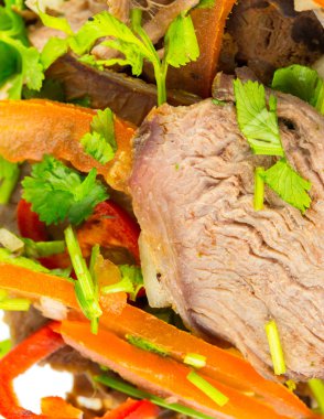 kızarmış biftek salata