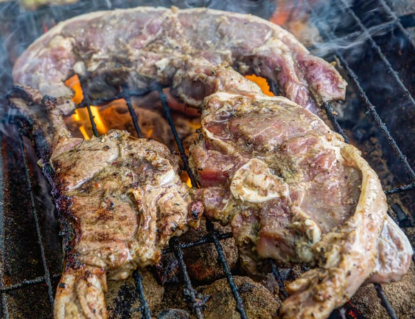 Carne de cordeiro grelhada — Fotografia de Stock