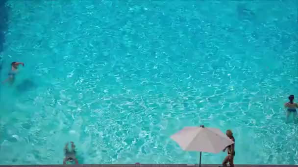 Время для бассейна — стоковое видео