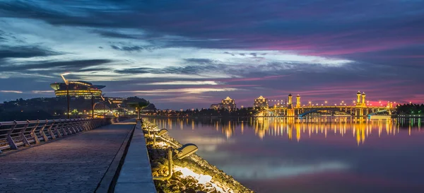 Sonnenuntergang am Putrajaya-See — Stockfoto