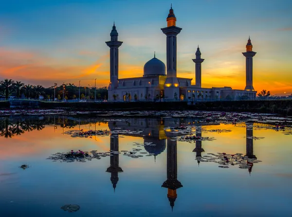 Mesquita e Reflexão — Fotografia de Stock