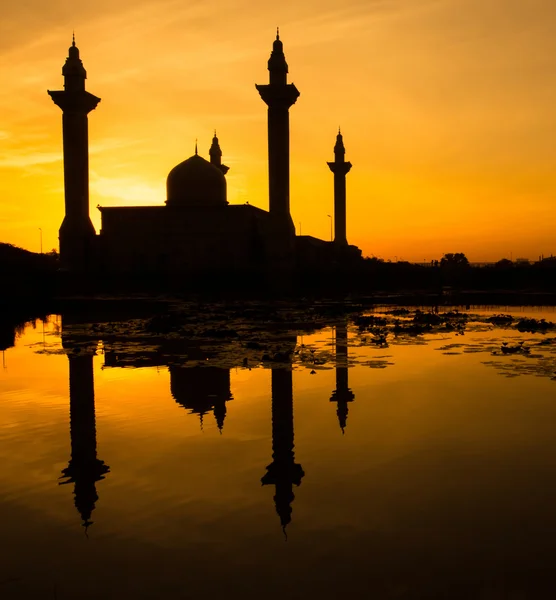 Mešita a reflexe — Stock fotografie