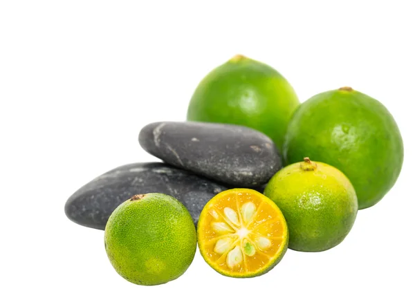 Calamondin, lime och zen stenar — Stockfoto
