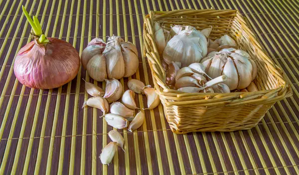 Onion and Garlic — Stock Photo, Image