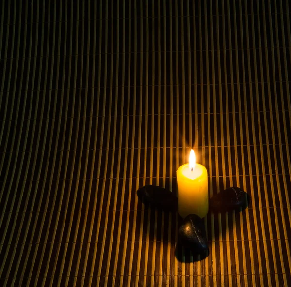 Pietre zen e candela — Foto Stock