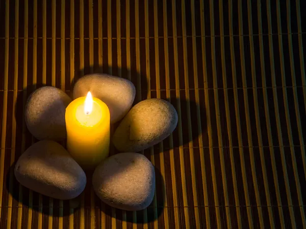 Zen stenen en kaars — Stockfoto