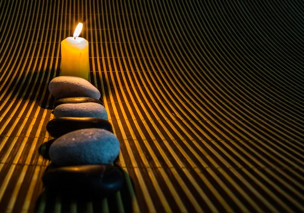 Zen kamienie i świeca — Zdjęcie stockowe