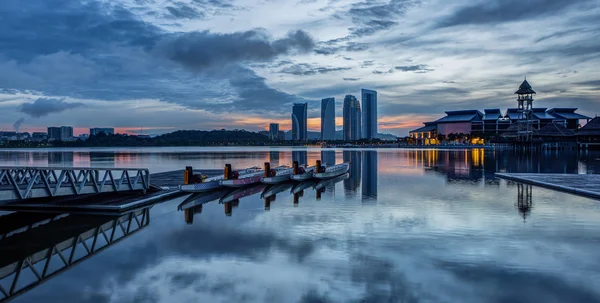 Východ slunce v putrajaya lake — Stock fotografie