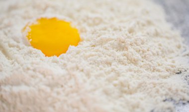 un ve yumurta sarısı