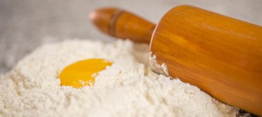 un, yumurta sarısı ve oklava