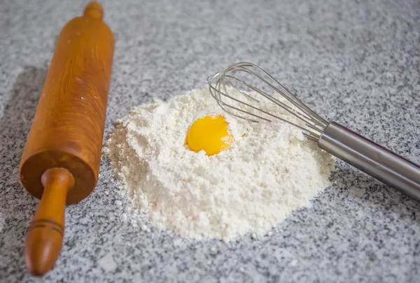Mjöl och ägg äggula — Stockfoto