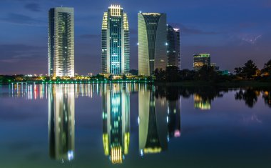 Modern bina günbatımı