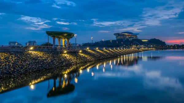 Modern gebouw zonsondergang — Stockfoto