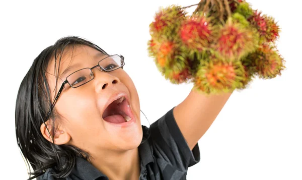 Kleines Mädchen und Rambutan-Frucht — Stockfoto