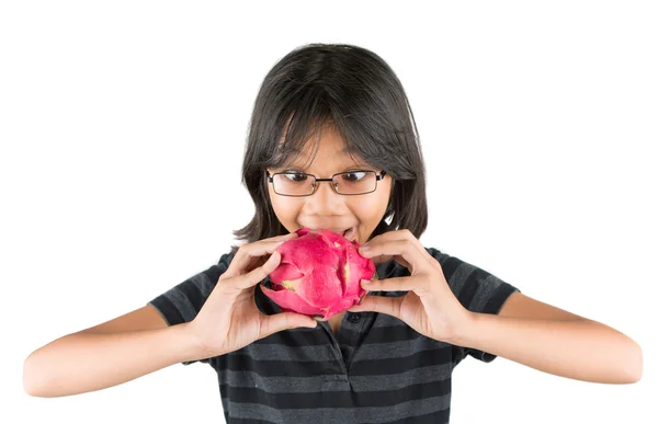 Kleines Mädchen und Drachenfrucht — Stockfoto