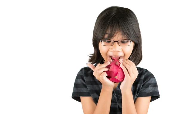 Klein meisje en dragonfruit — Stockfoto