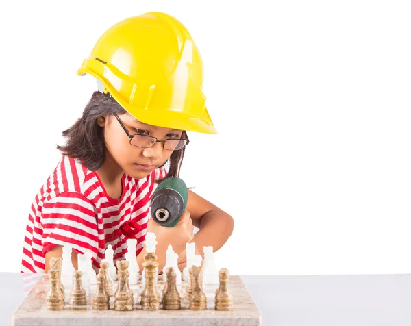 小女孩摧毁国际象棋 — 图库照片