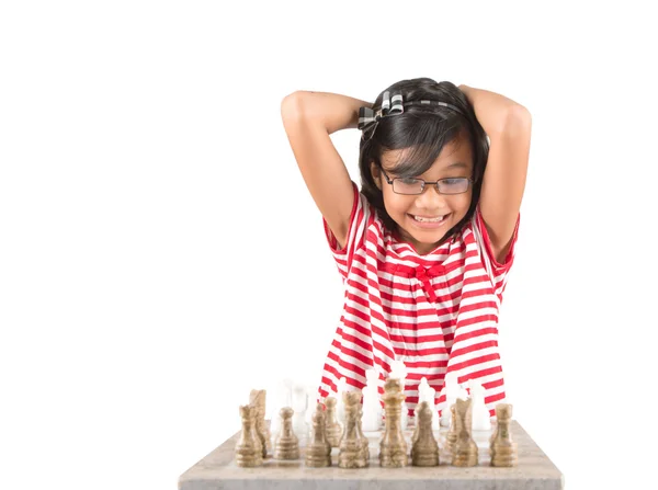 Niña jugando ajedrez — Foto de Stock