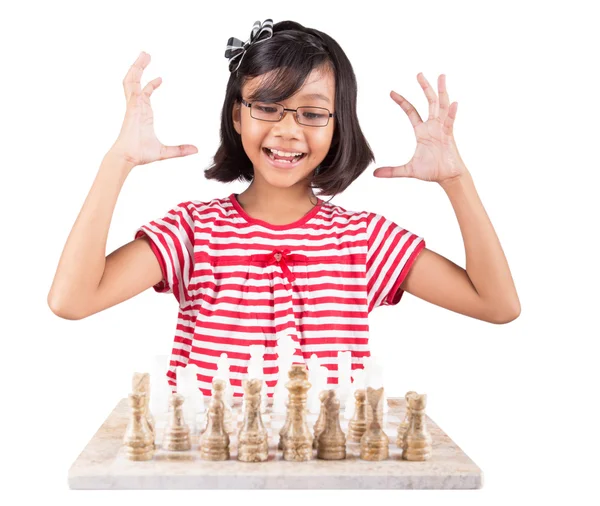 Niña jugando ajedrez — Foto de Stock