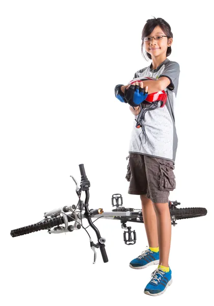 Niña con una bicicleta de montaña — Foto de Stock