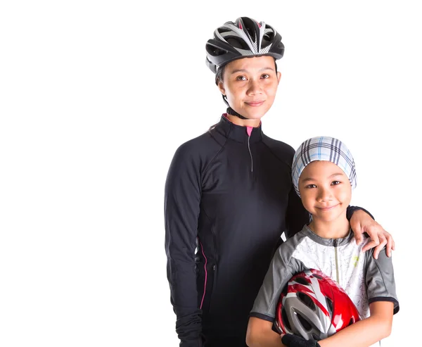 Одежда матери и дочери для велосипедного спорта — стоковое фото