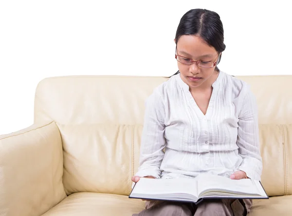 Teenage Asian Girl Reading — Stock Photo, Image