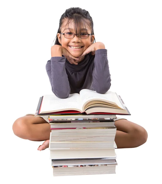 Jonge Aziatische meisje met boeken — Stockfoto