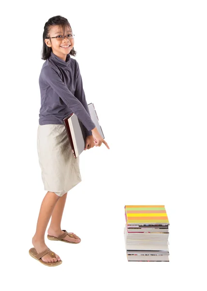 Jonge Aziatische meisje met boeken — Stockfoto