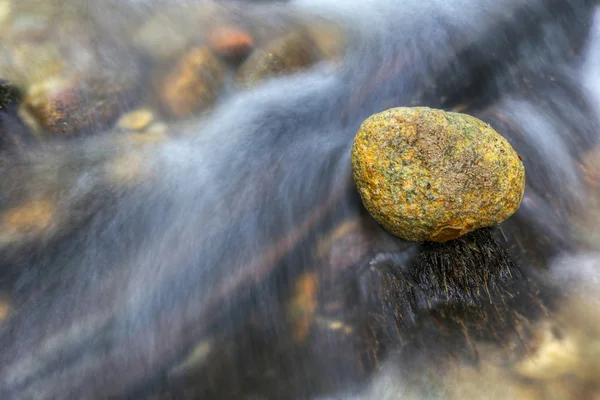 Řeka zen kámen — Stock fotografie