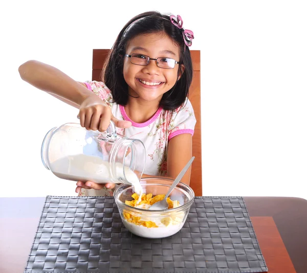 Junge asiatische malaiische Mädchen haben ein Frühstück — Stockfoto