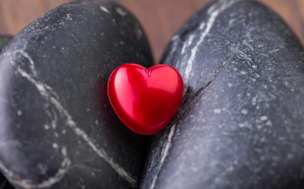 Piedra Zen y corazón de San Valentín — Foto de Stock