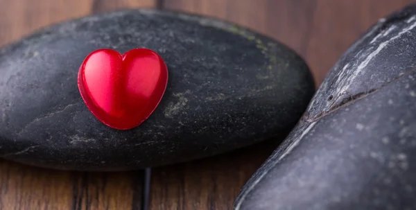 Piedra Zen y corazón de San Valentín — Foto de Stock