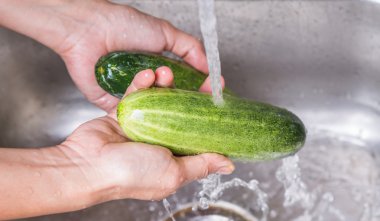 Salatalık sebze yıkama