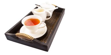 fincan çay, süt kabı ve şeker