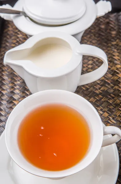 Taza de té, jarra de leche y azúcar — Foto de Stock