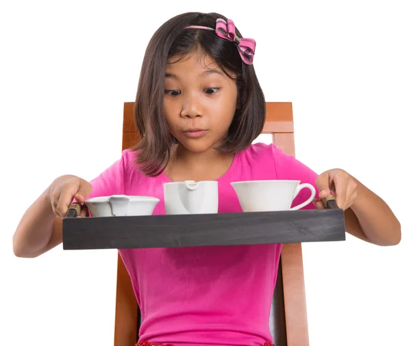 Malá Asijská dívka pití čaje drobet potěšení — Stock fotografie