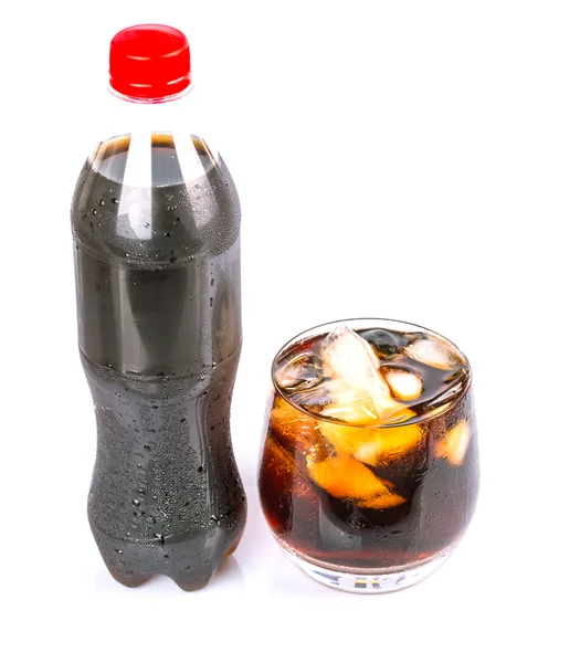 Bebida de cola com gelo — Fotografia de Stock