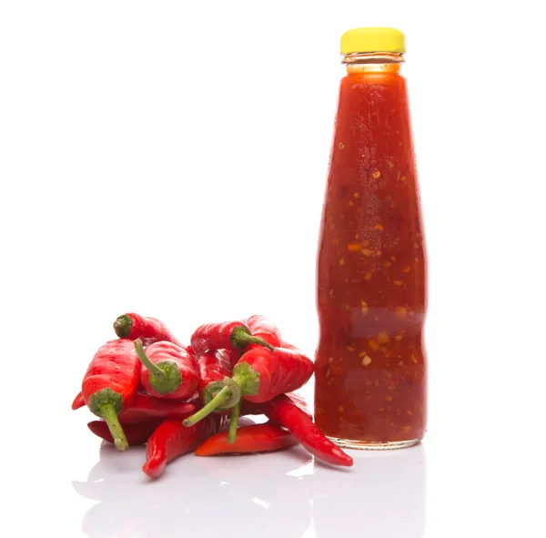 A bottle of chillie sauce and fresh chilli — Stock Photo, Image